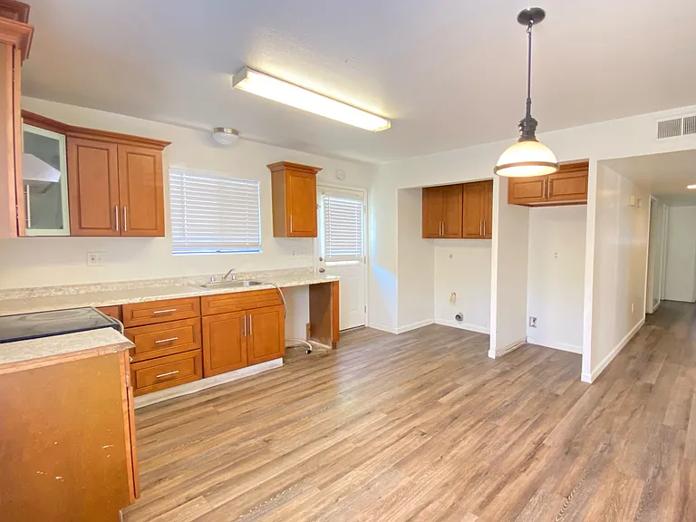 441 1/2 Sequoia Dr — Photo 10