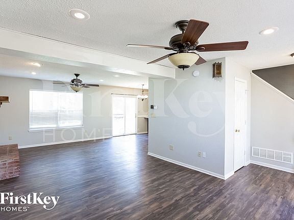 4th image of 18009 Sanibel Cir
