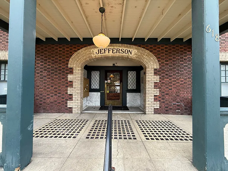 Jefferson Apartments — Photo 8