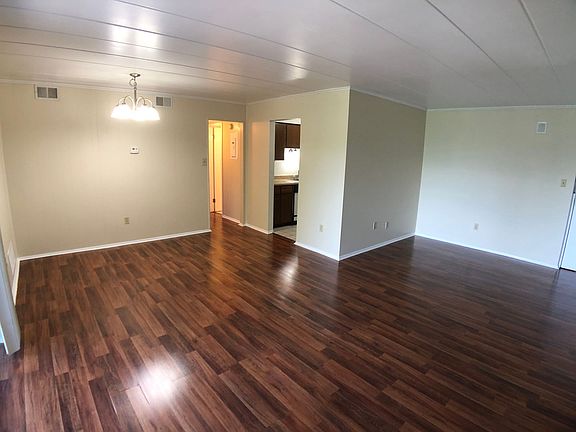 3rd image of 145 Lemoyne Ave APT 9
