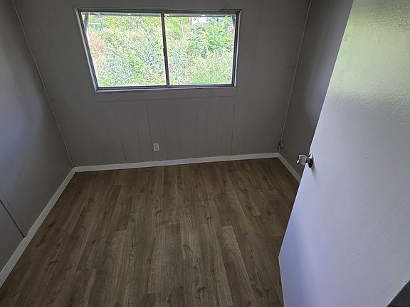 3rd image of 6828 Marlow Ave
