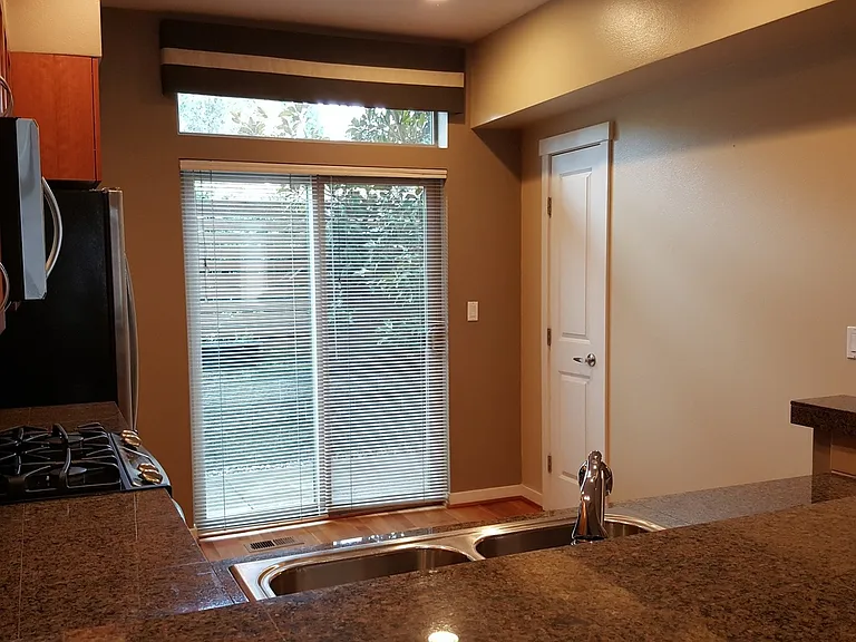 2106 Yakima Ct — Photo 5
