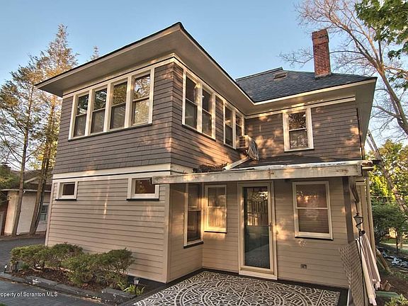 3rd image of 208 W Grove St