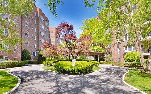 Sold by REMAX Distinguished Homes | media 25