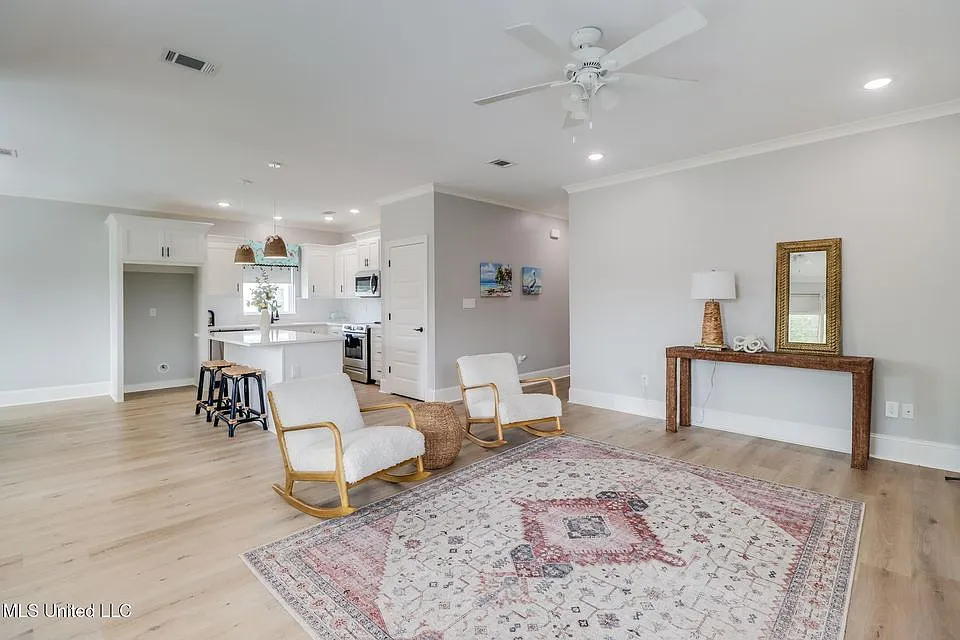 3 bed, 1518 sqft, $2,295 — Photo 4
