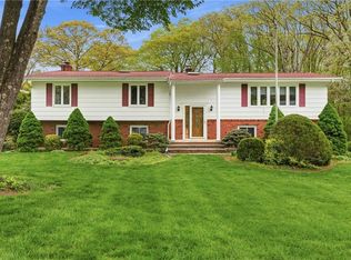 6 Bruce Dr, North Smithfield, RI 02896