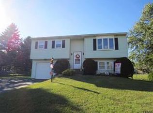 2 New Bridge Dr, Stillwater, NY 12170