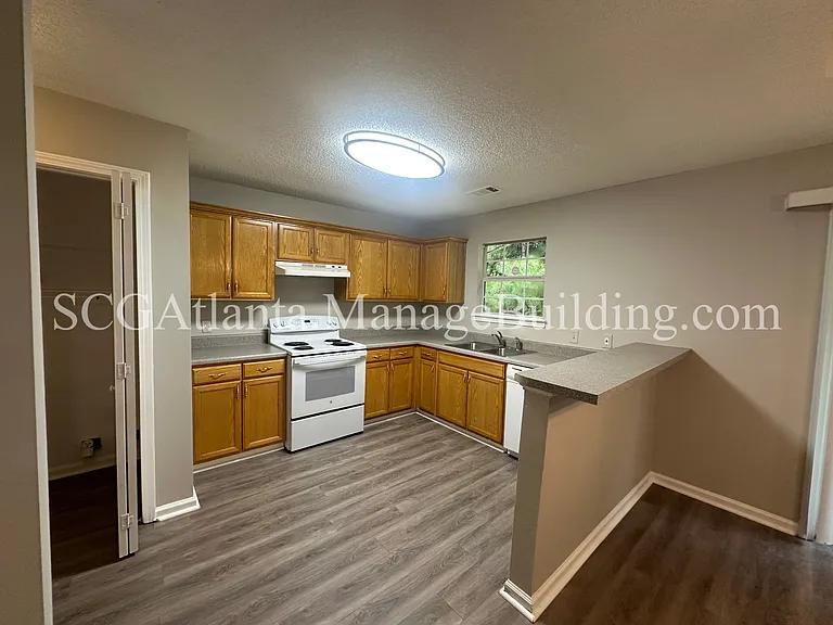 154 Willow Springs Ln — Photo 3