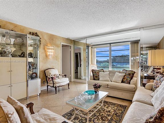 5th image of 9221 Sunrise Lakes Blvd APT 304
