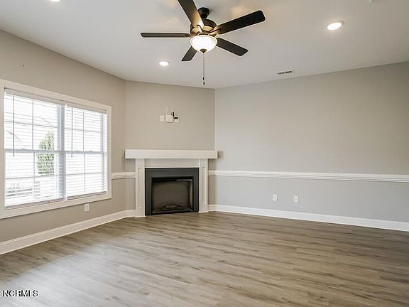 4th image of 3709 Oak Leaf Way Unit A