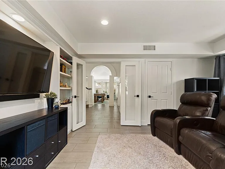 2233 Versailles Ct — Photo 30