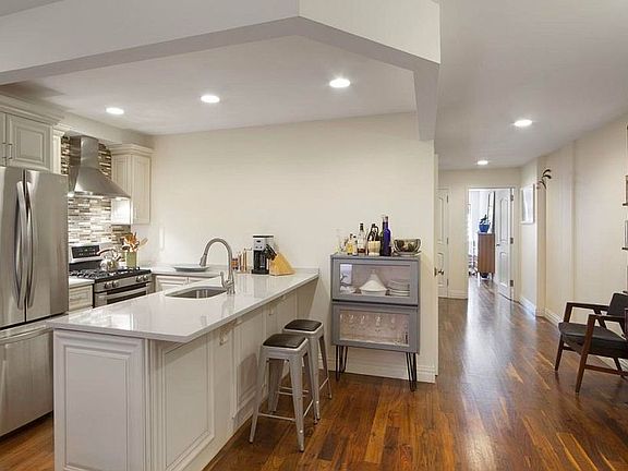 2nd image of 420 Franklin Ave #1