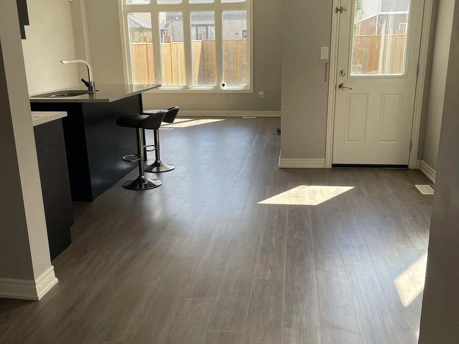 4 bed, $2,400 — Photo 3