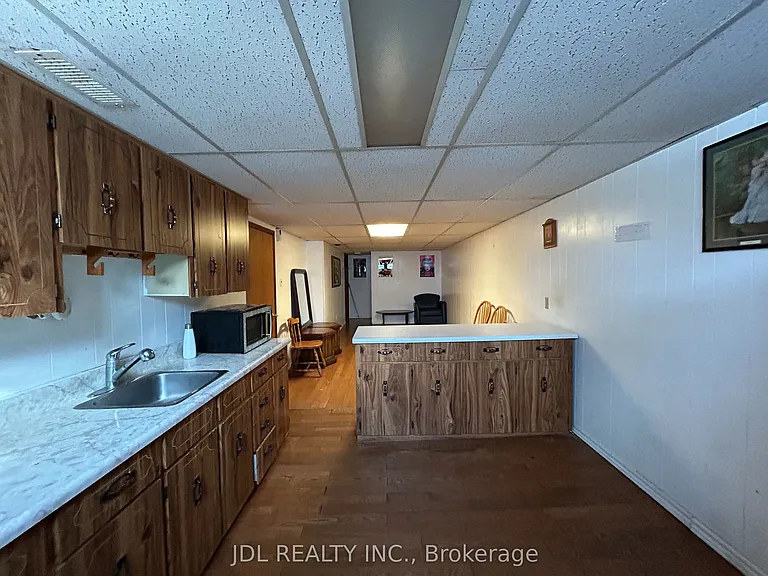 8 Highwood Ave #BASEMENT — Photo 2