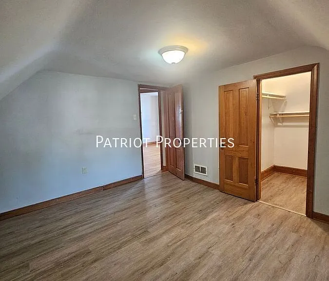 603 1/2 N Superior Ave — Photo 58
