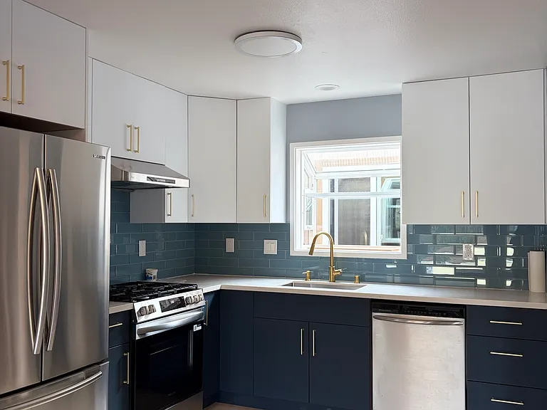 426 Wyandotte Ave — Photo 8