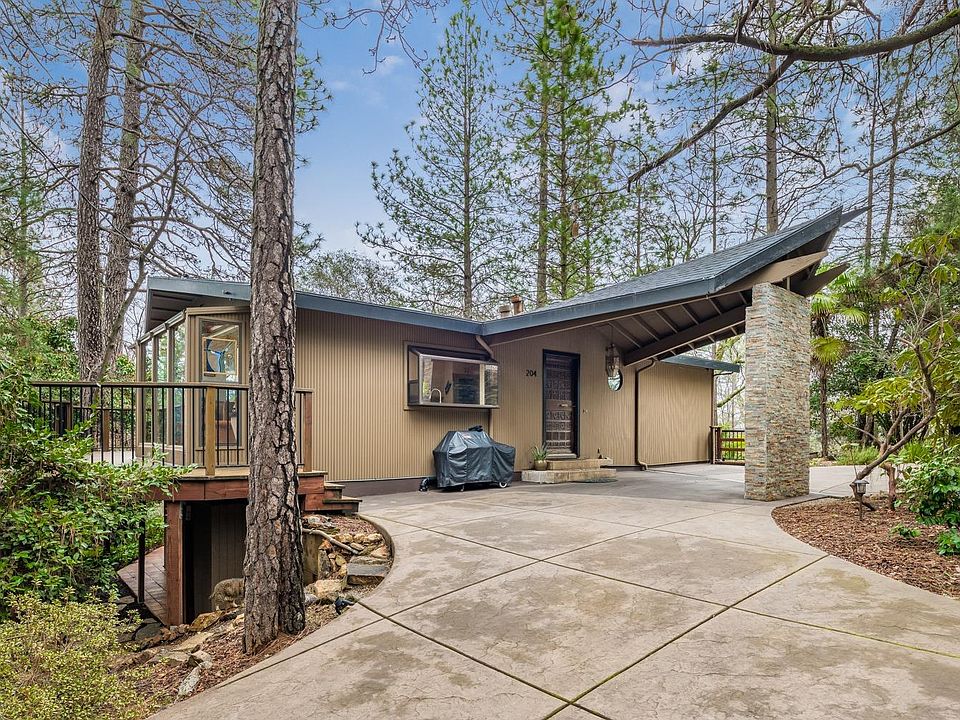1st image of 204 Black Oak Dr