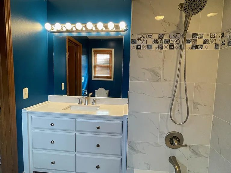 1027 Congress Dr — Photo 27