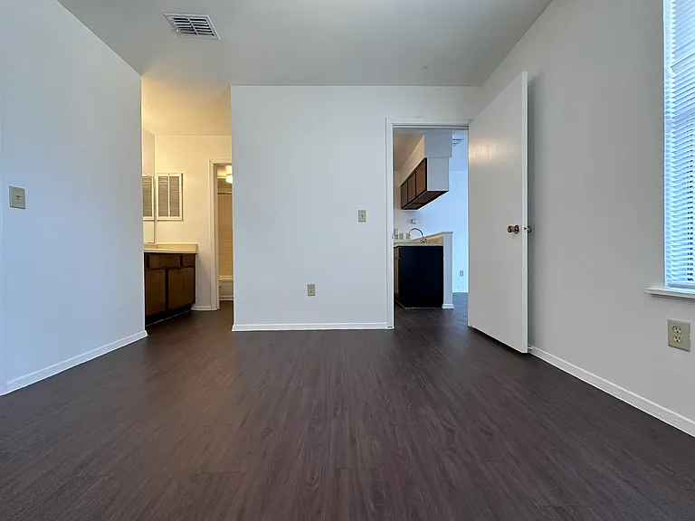 Brookhollow Apartments — Photo 44