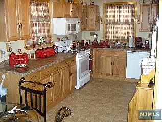 2nd image of 126 Stevens Pl
