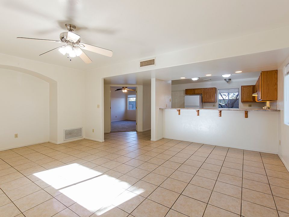 Spacious living room with breakfast bar