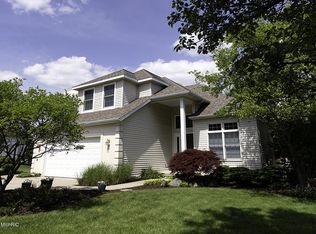 6700 Glen Hollow Dr SE, Caledonia, MI 49316