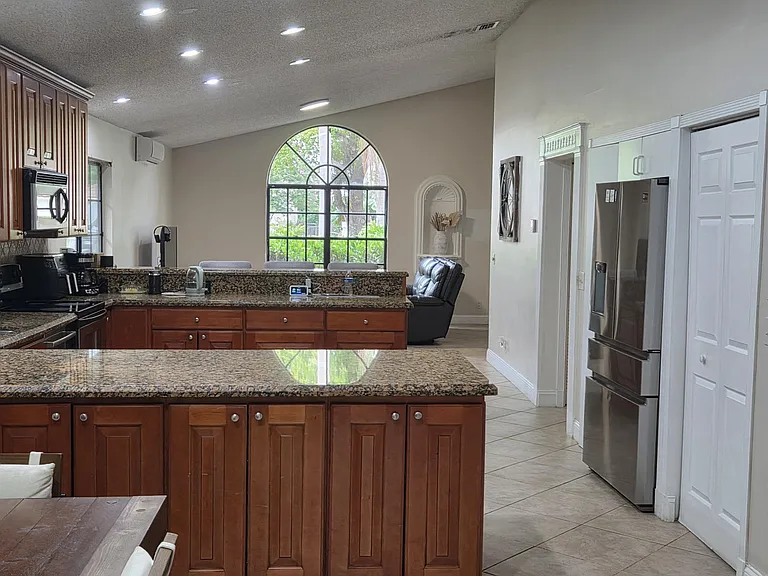 4170 NW 6th St — Photo 11
