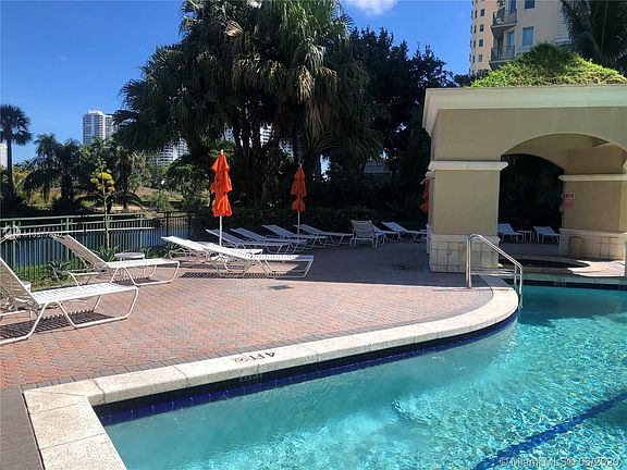 3rd image of 19501 W Country Club Dr APT 511