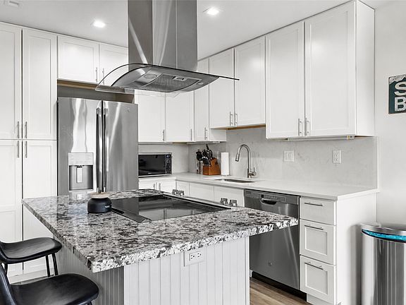 4th image of 2740 Lincoln Avenue UNIT 100/200
