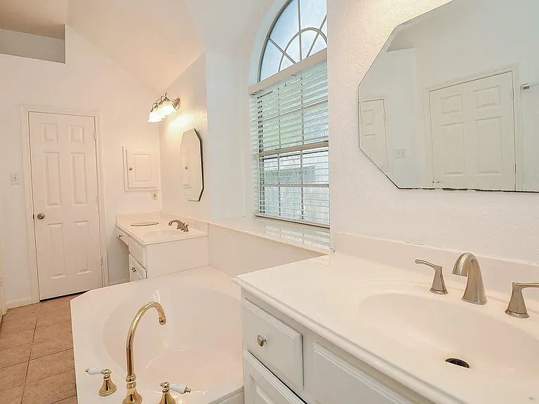 1631 Berkoff Dr — Photo 17