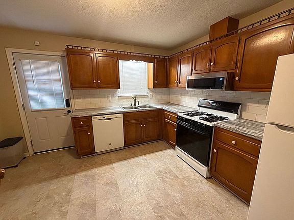 2nd image of 5910 Elizabeth Dr
