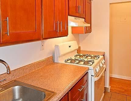 2nd image of 3324 Parsons Blvd APT 2H