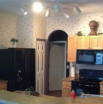 2nd image of 2629 Hawthorne Ln