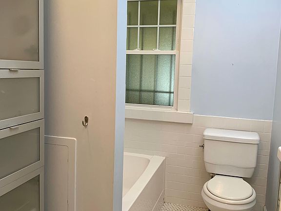 5th image of 3916 Charlotte St APT 2