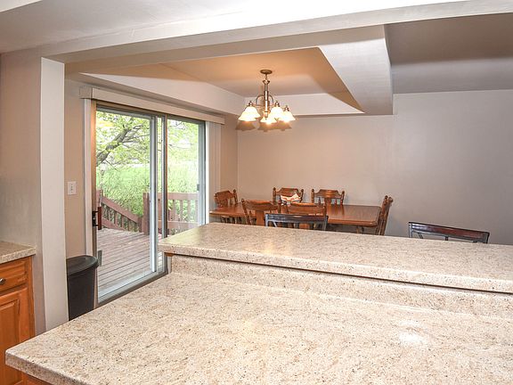 4th image of 542 Bristol Ln