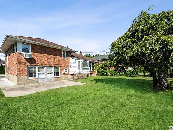 3rd image of 694 Regent Dr