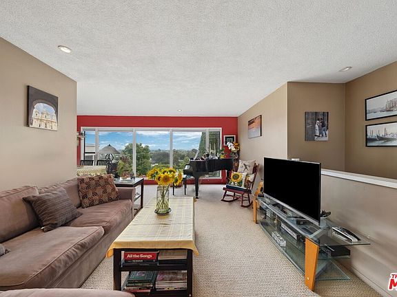 4th image of 2128 Marine St