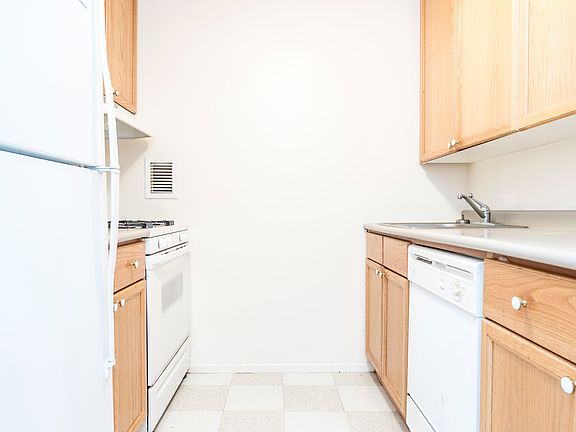 5th image of 4-74 48th Ave #4F