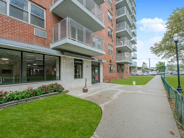 2483 West 16th Street image 3 of 25