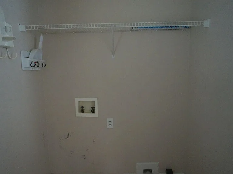 100 Halle Ct — Photo 17