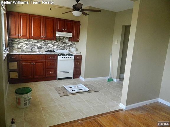 4th image of 51 Banta Ave