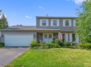 2238 Stonegate Ln, Wheaton, IL 60189