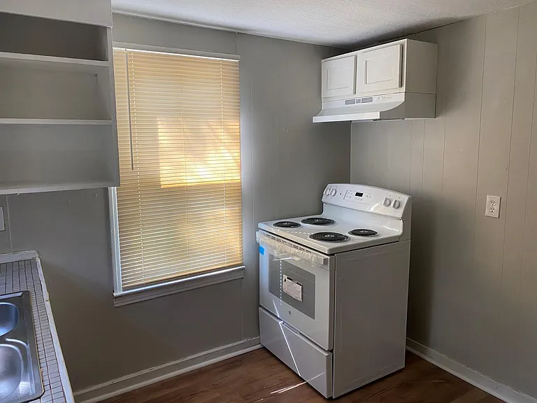 1010 Southern Ave — Photo 4