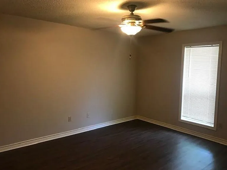 4705 Cliffwood Dr — Photo 9