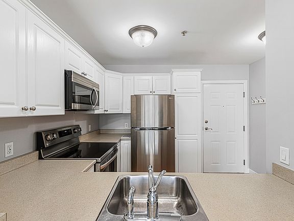 4th image of 145 Bennington St APT 318