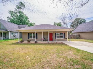 209 W Gay Ave, Gladewater, TX 75647