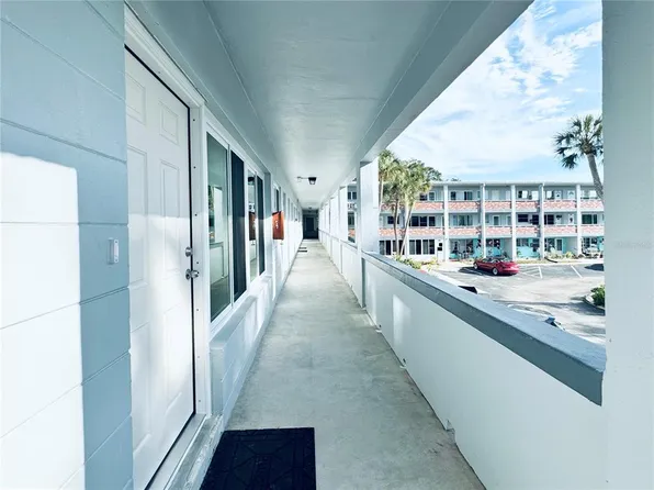 4300 58th St N APT 1905, Kenneth City, FL 33709