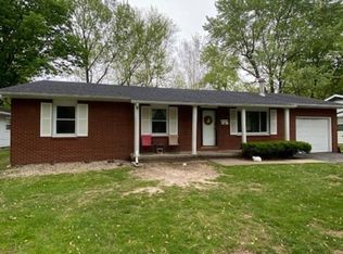 19 Holiday Ter, Centralia, IL 62801