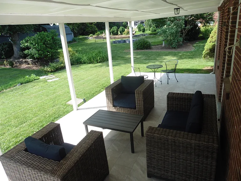 319 Crompton Rd — Photo 28