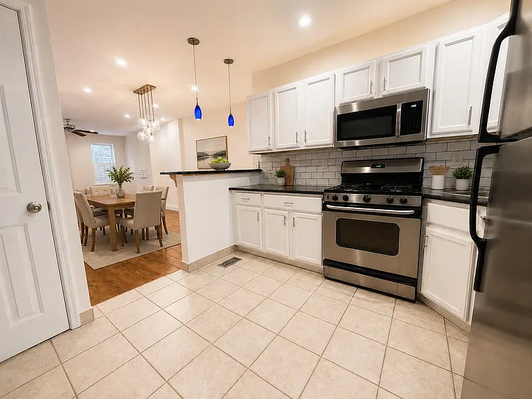 1811 Montrose St — Photo 7